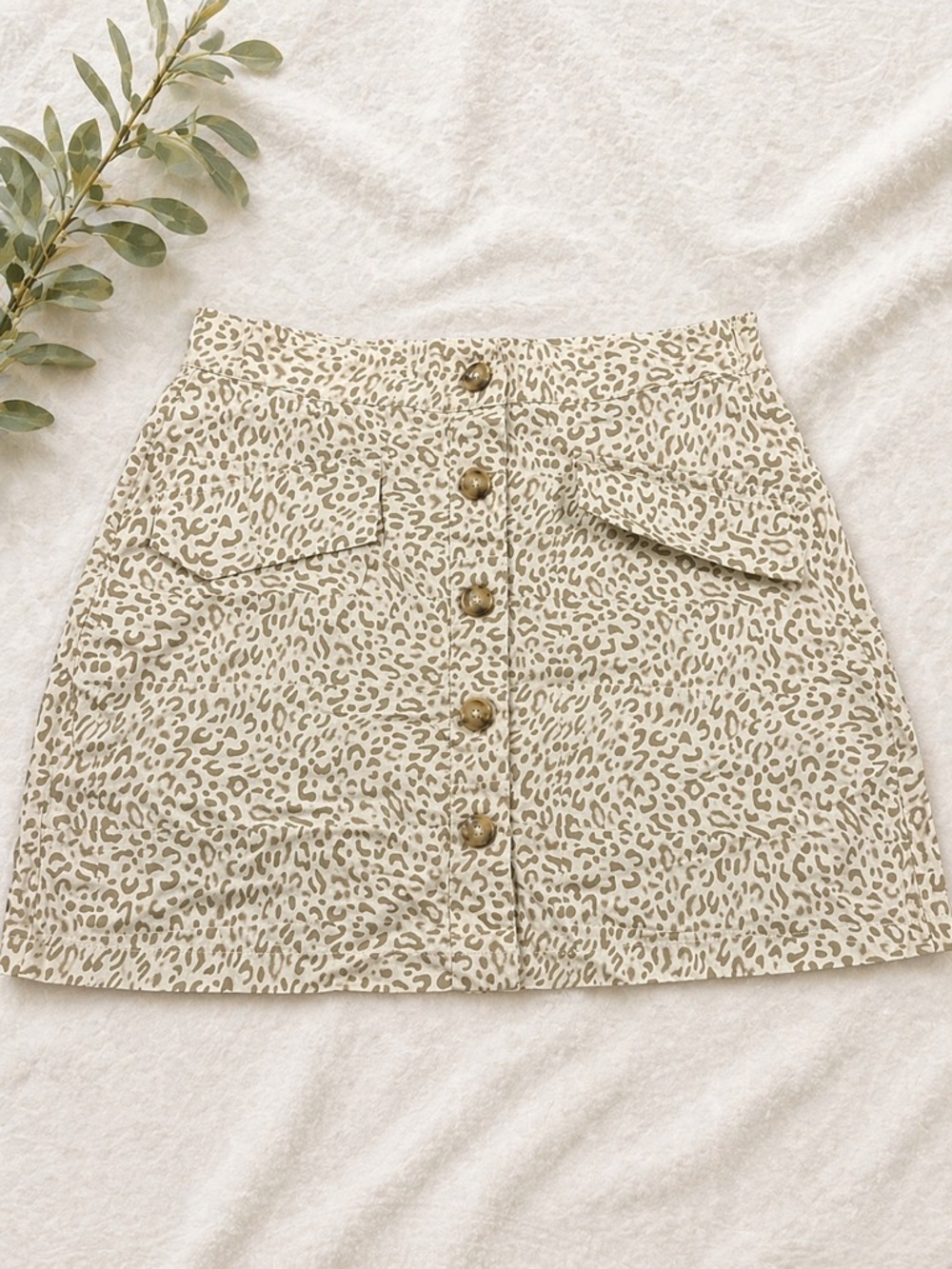 Button-Front Mini Skirt in Cream Leopard Print - Picture 2 of 3